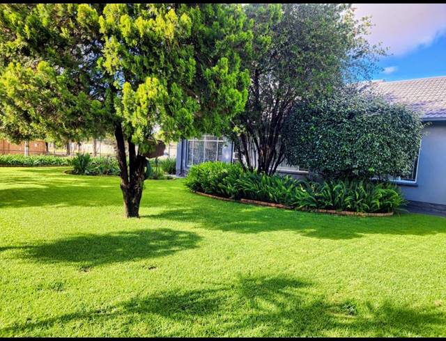 4 BEDROOM HOUSE FOR SALE IN HELIKON PARK